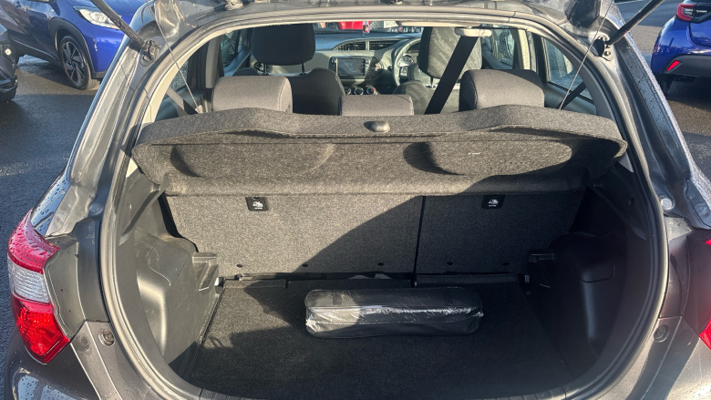 Toyota Yaris 1.5 VVT-i Icon Tech 5dr Petrol Hatchback